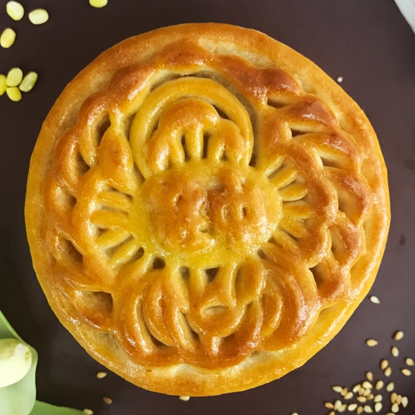 Bánh nướng đậu xanh trứng muối